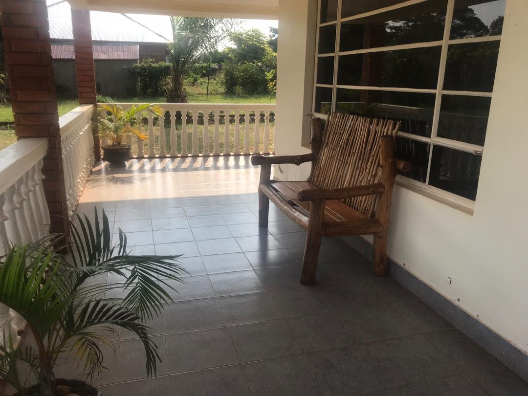 PEA-house-patio