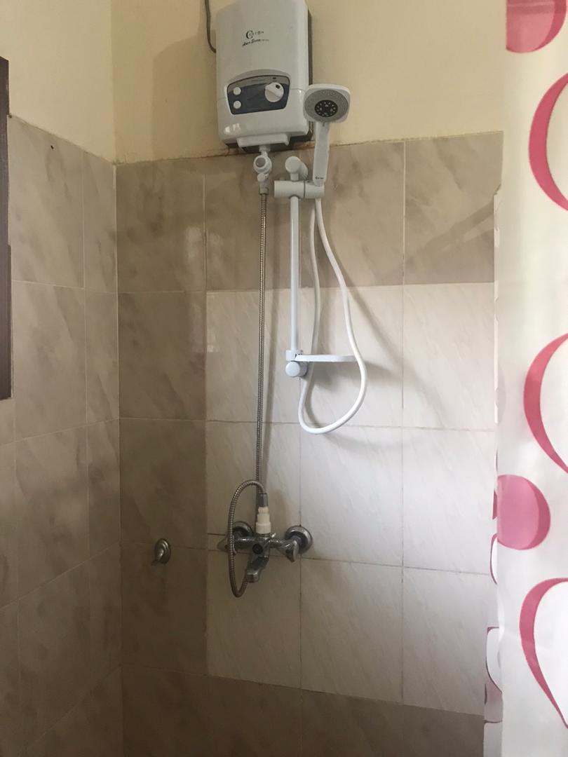 PEA-house-shower